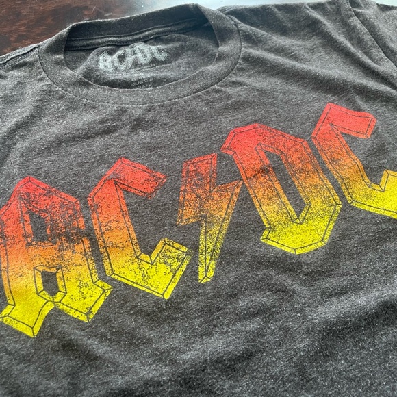 AC/DC Size Medium T-Shirt Dark Brown, Yellow, Orange and Red - Picture 2 of 5